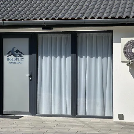 Holdfeny * Makó